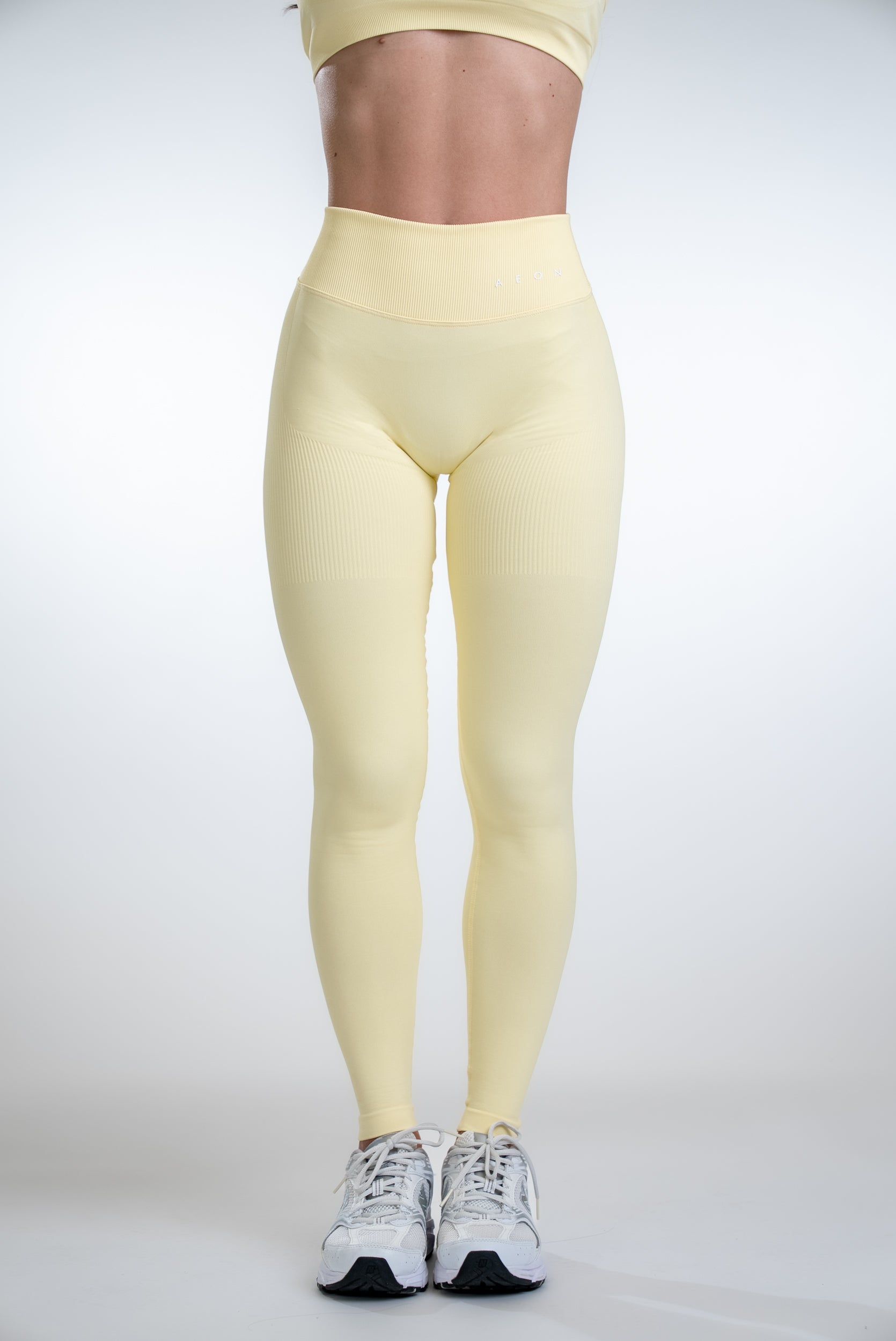 DEFINE V-BACK SCRUNCH LEGGINGS