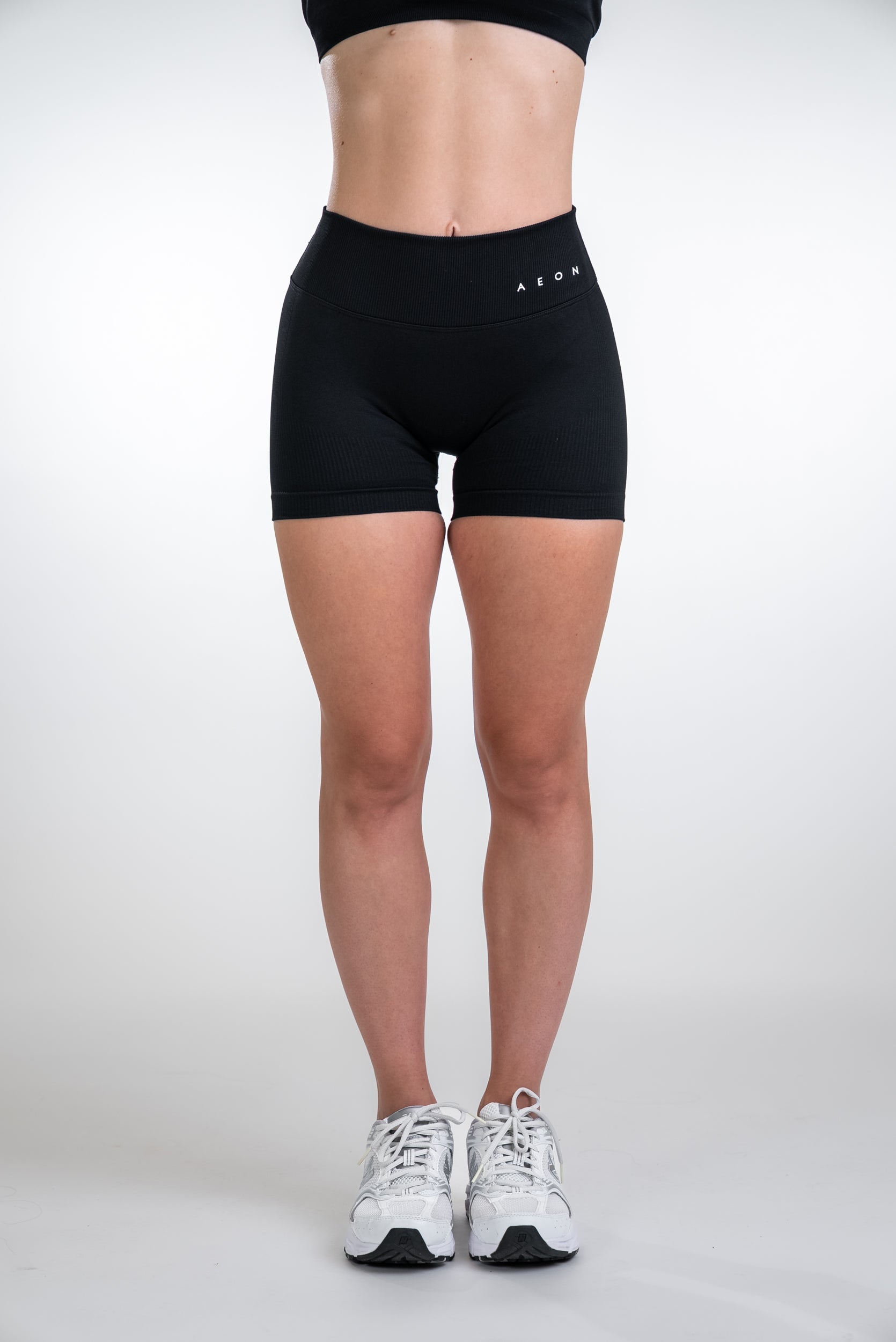 DEFINE V-BACK SCRUNCH SHORTS