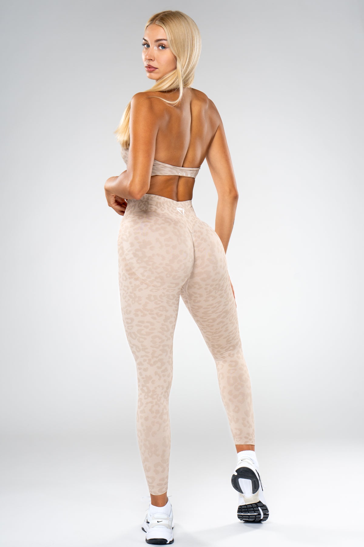 MOTION LEO HALTER NECK BRA V2