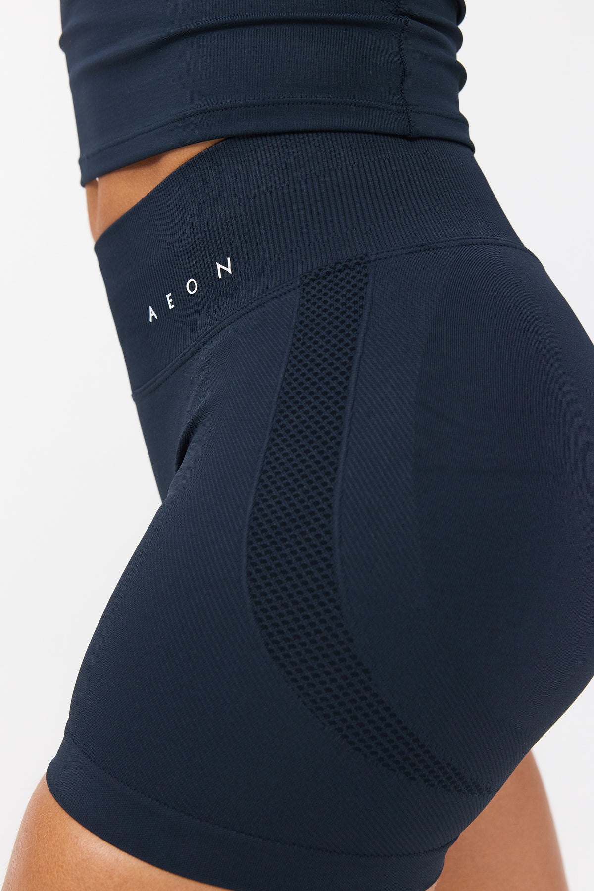 MOTION MID WAIST SCRUNCH SHORTS V2