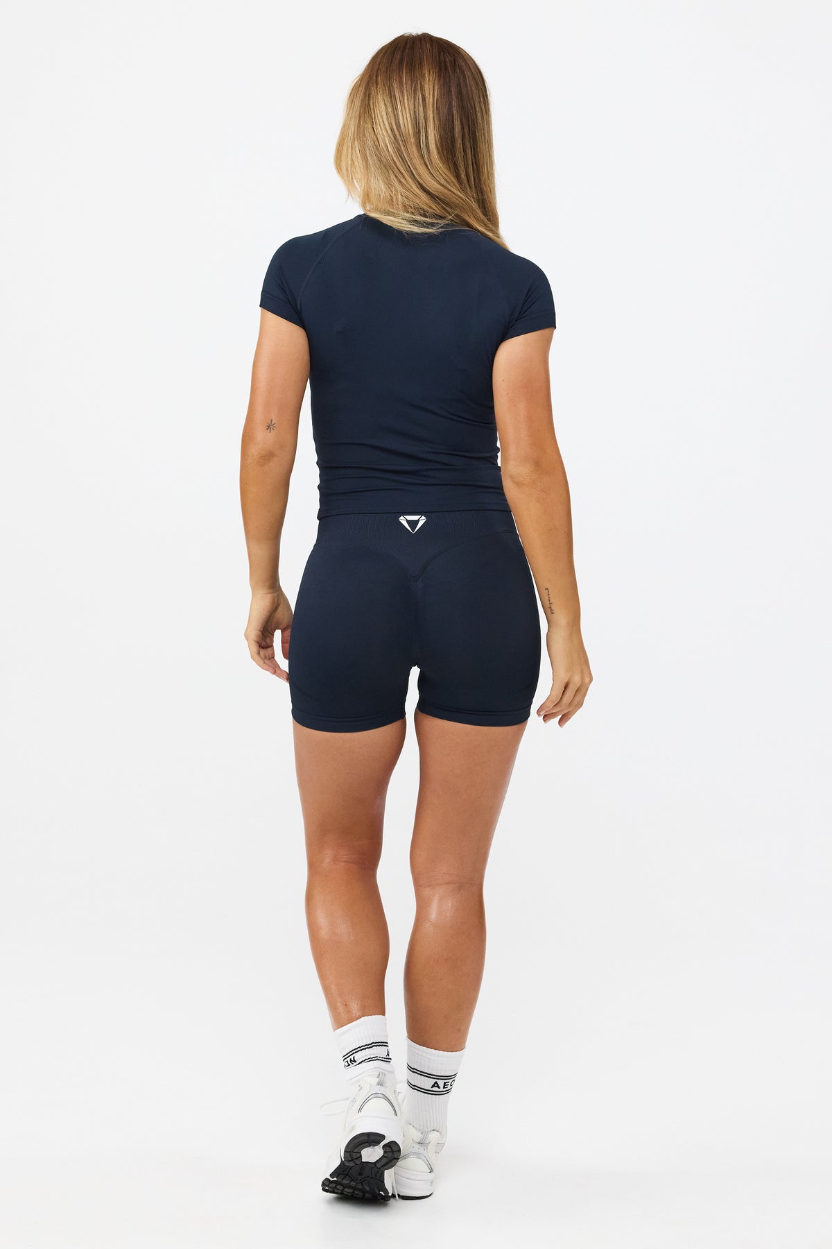 MOTION MID WAIST SCRUNCH SHORTS V2