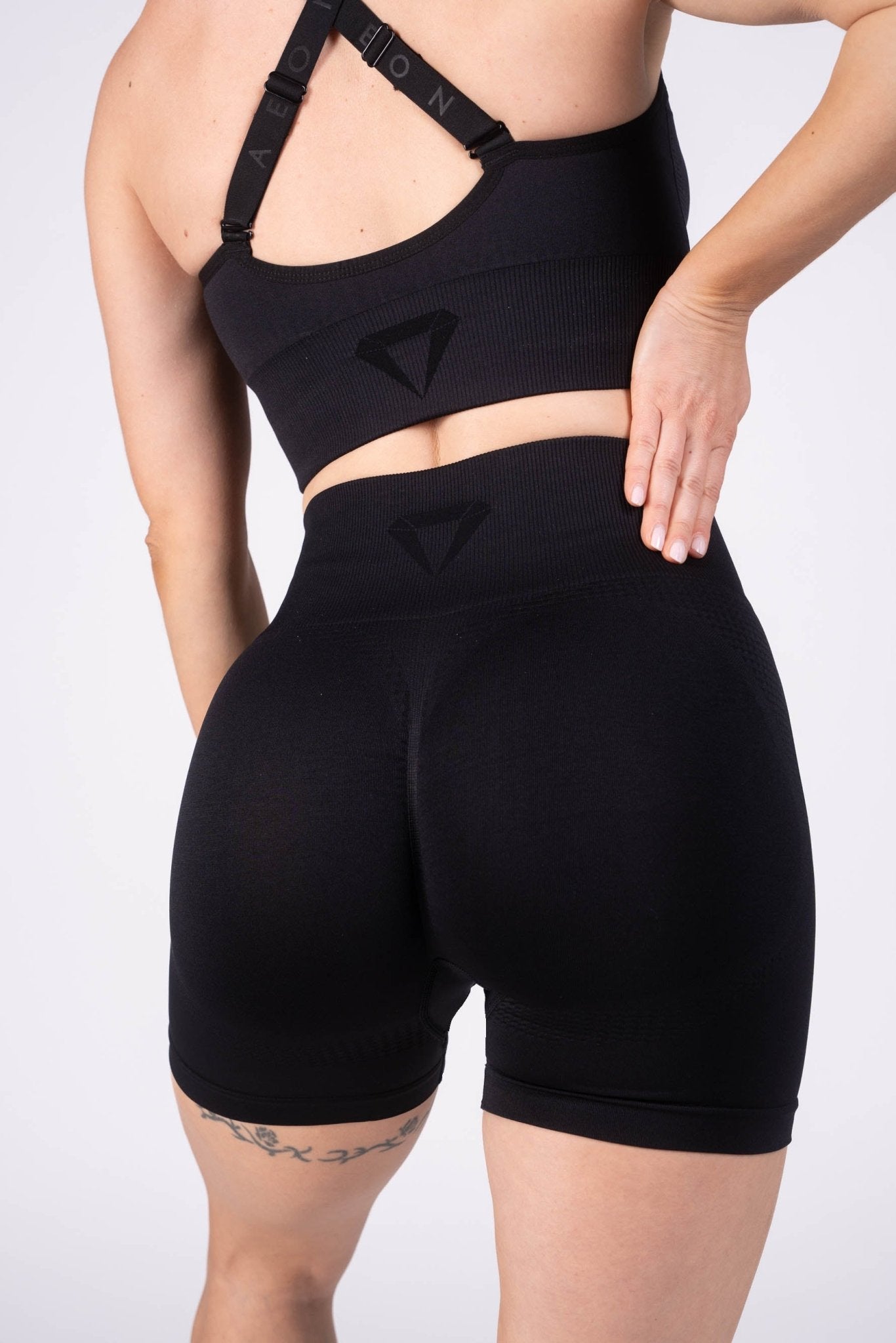 ELEVATE SEAMLESS SHORTS - Aeon Athletics