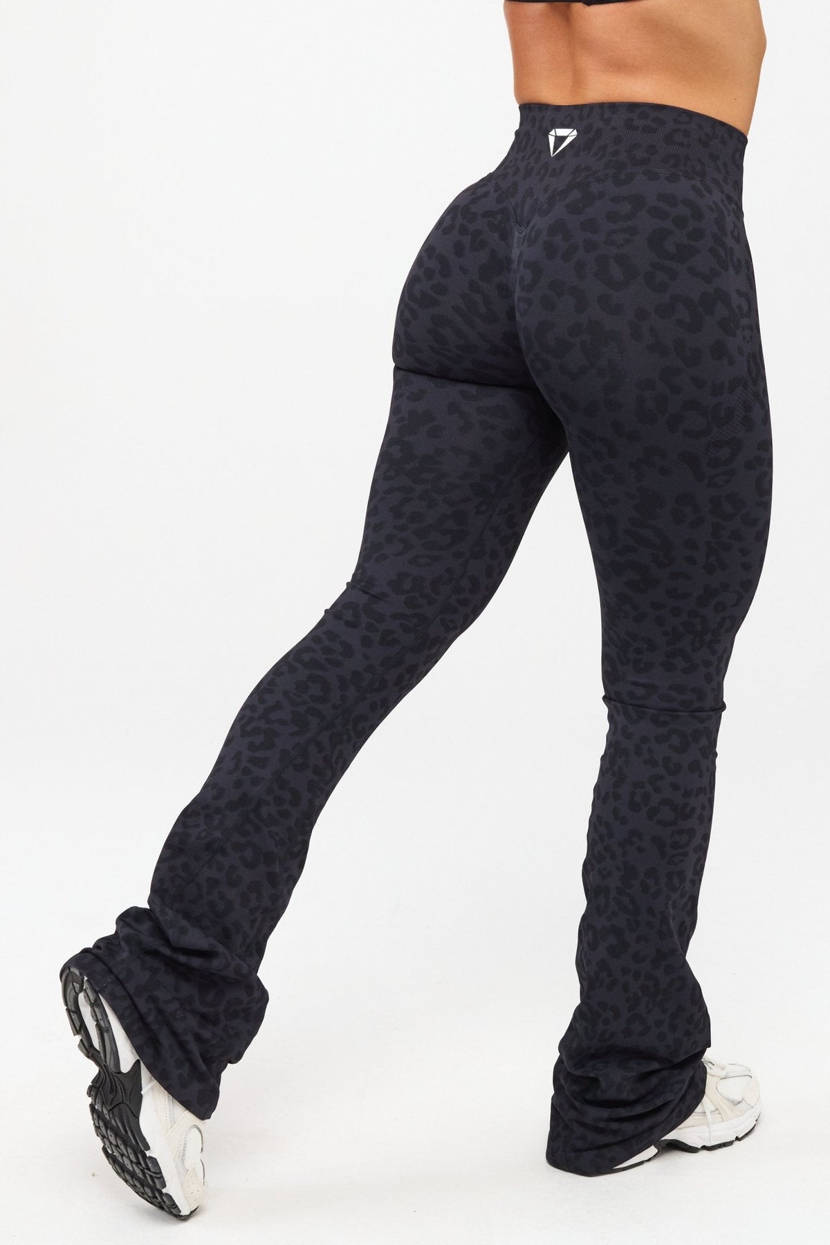MOTION LEO MID WAIST SCRUNCH FLARED LEGGINGS V2 - Aeon Athletics