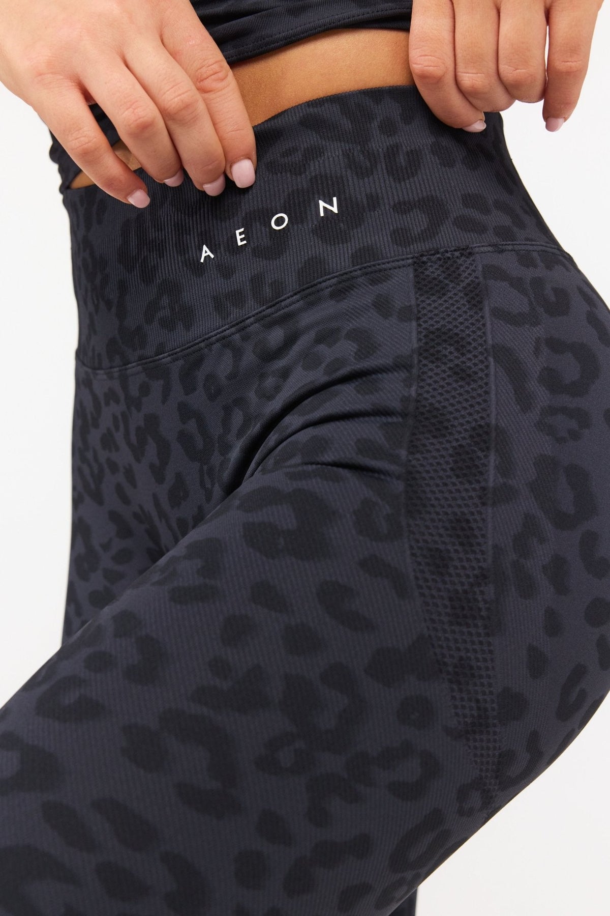 MOTION LEO MID WAIST SCRUNCH LEGGINGS V2 - Aeon Athletics