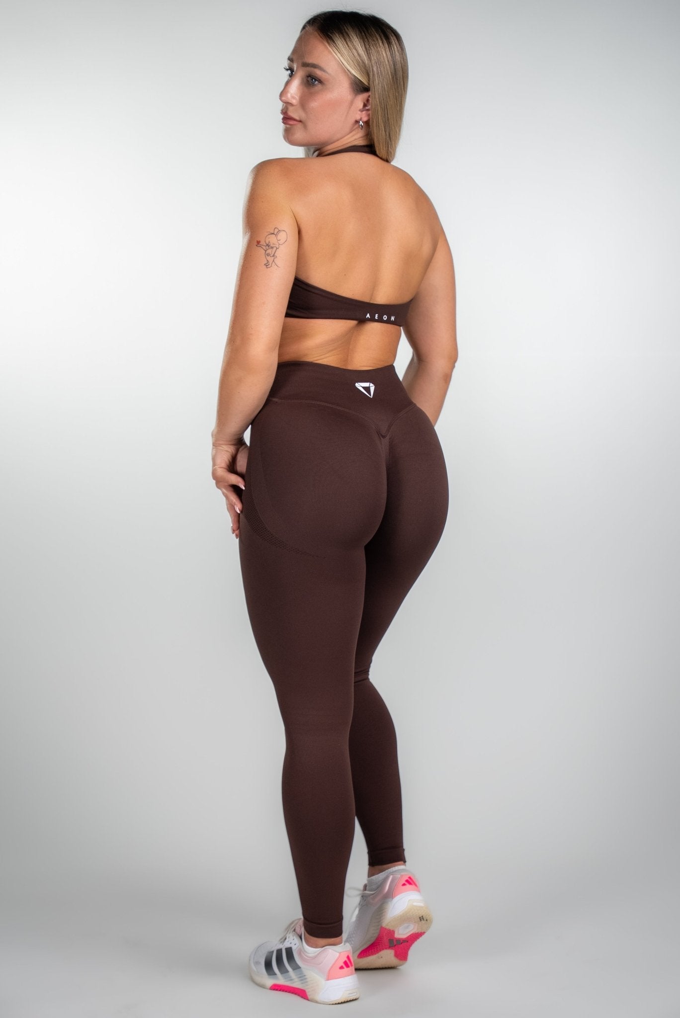 MOTION SEAMLESS HALTER NECK BRA V2 - Aeon Athletics