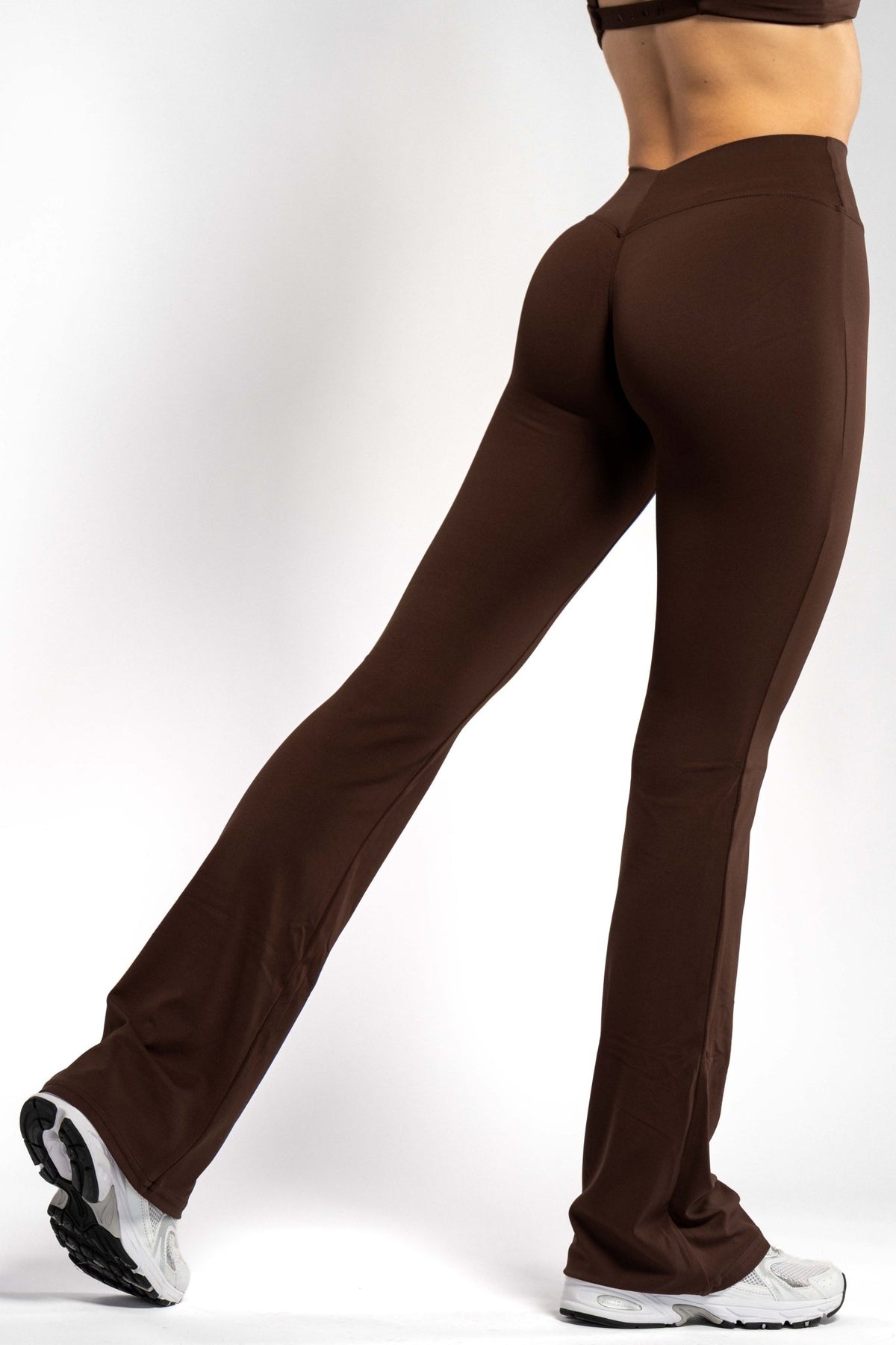 SECOND SKIN V-BACK SCRUNCH FLARED LEGGINGS - Aeon Athletics