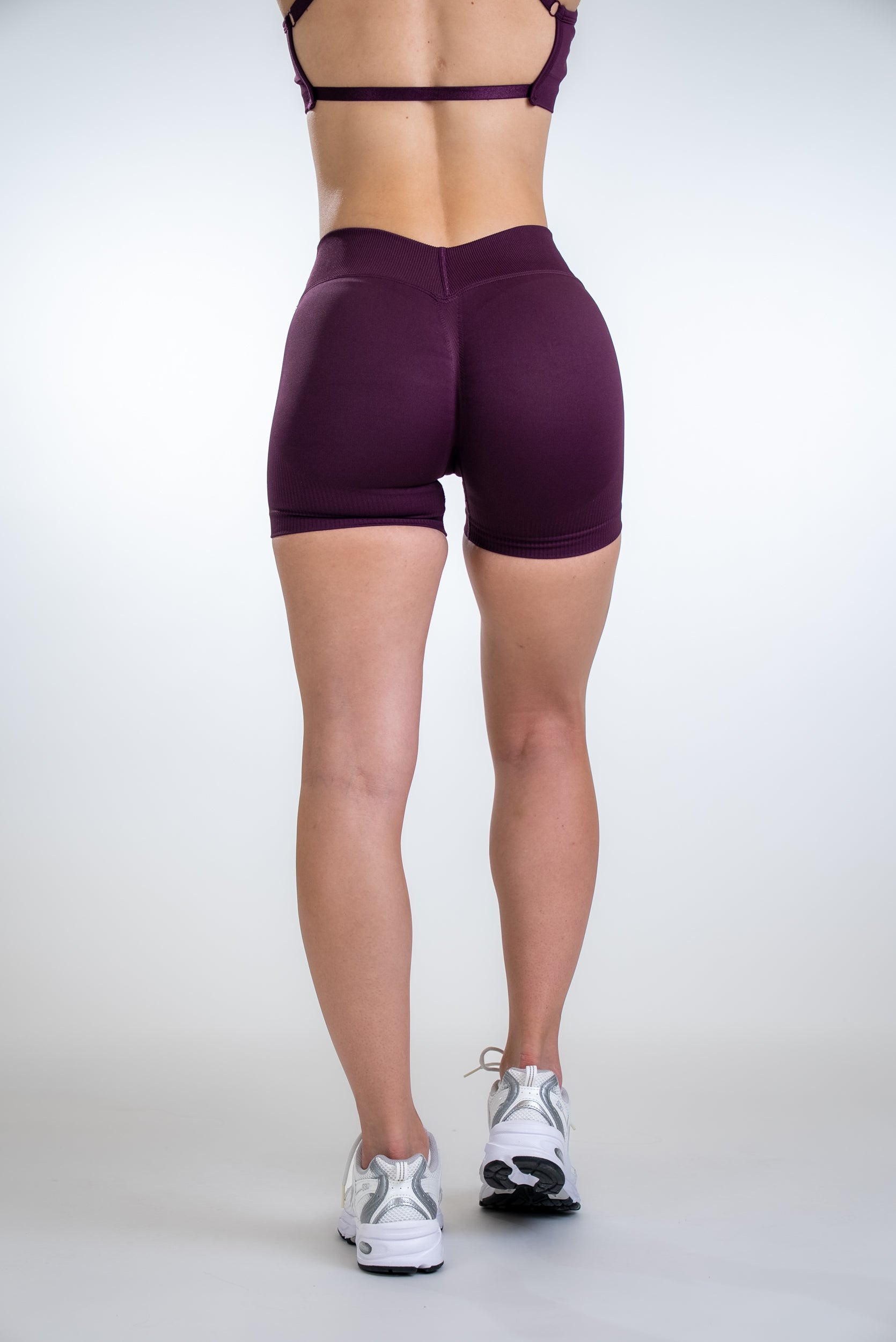 DEFINE V-BACK SCRUNCH SHORTS