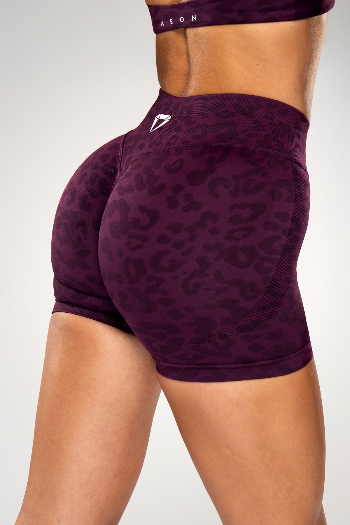 MOTION LEO MID WAIST SCRUNCH SHORTS V2