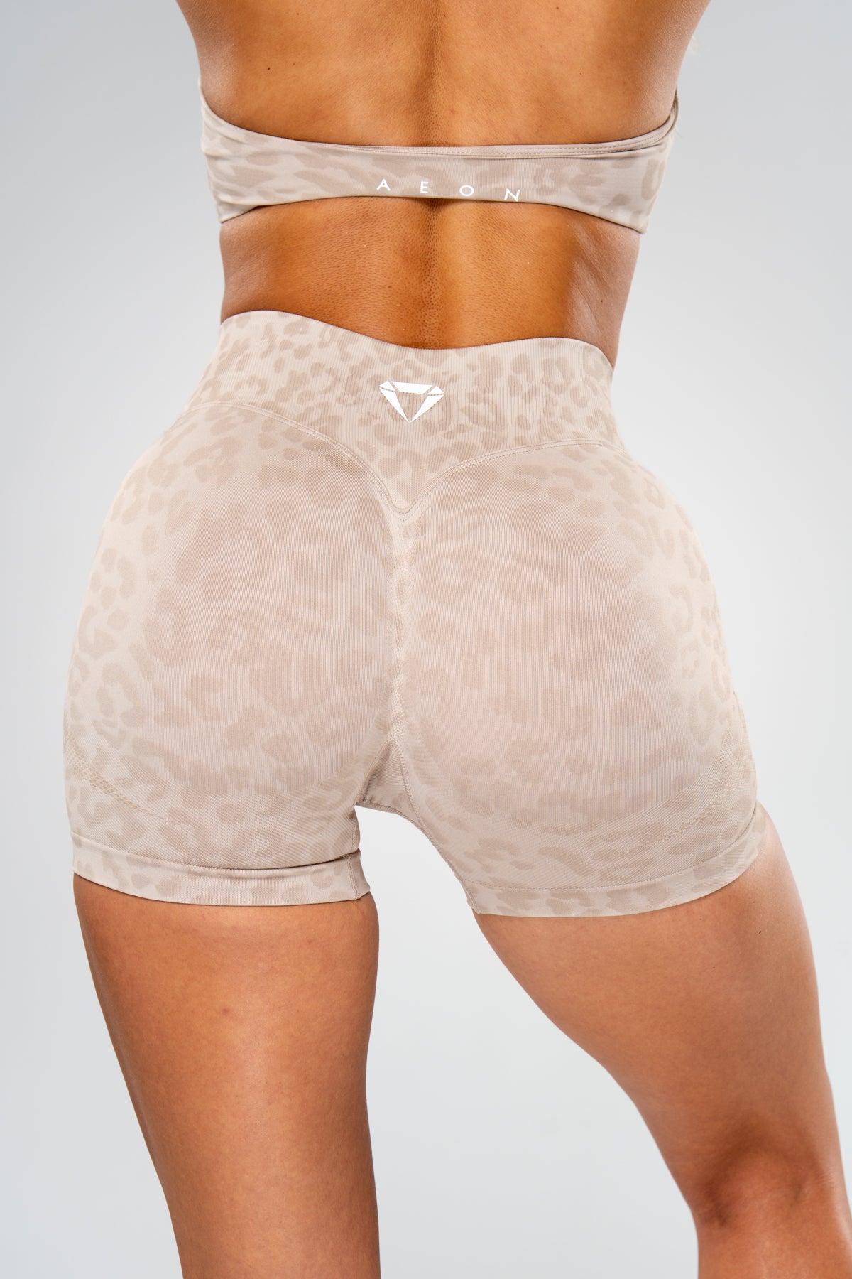 MOTION LEO MID WAIST SCRUNCH SHORTS V2