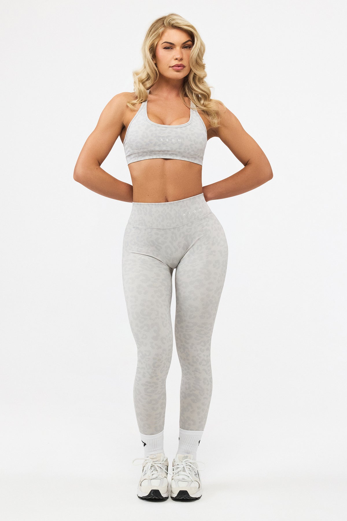 DEFINE LEO V-BACK SCRUNCH LEGGINGS