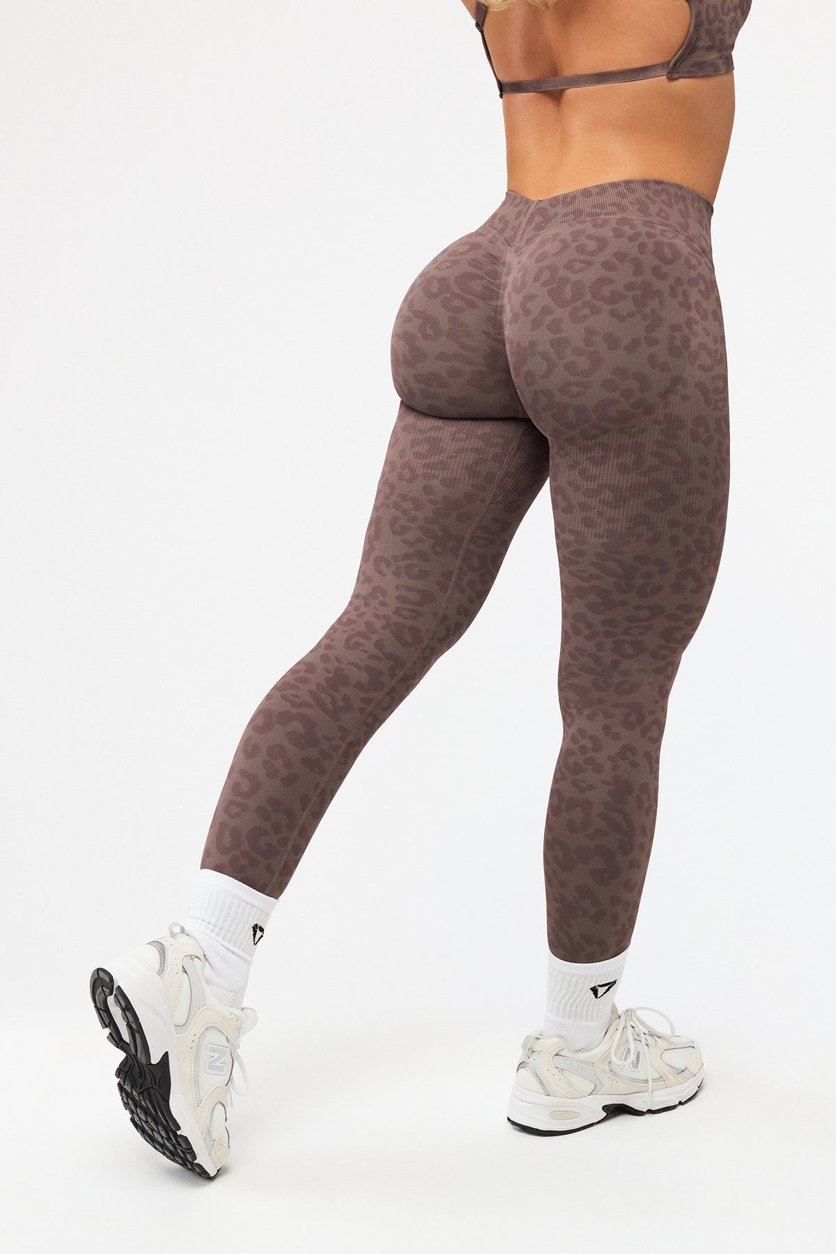 DEFINE LEO V-BACK SCRUNCH LEGGINGS