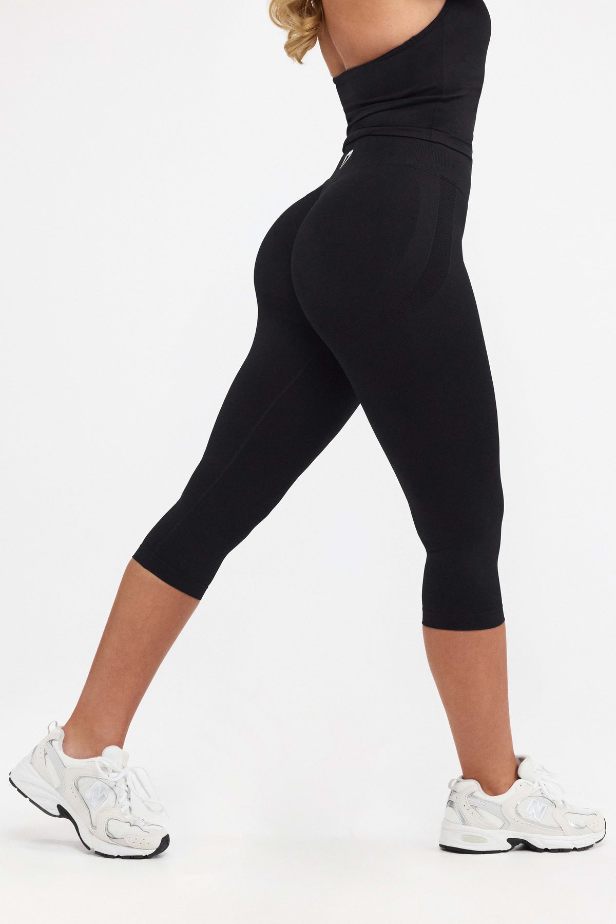MOTION MID WAIST SCRUNCH CAPRI LEGGINGS V2