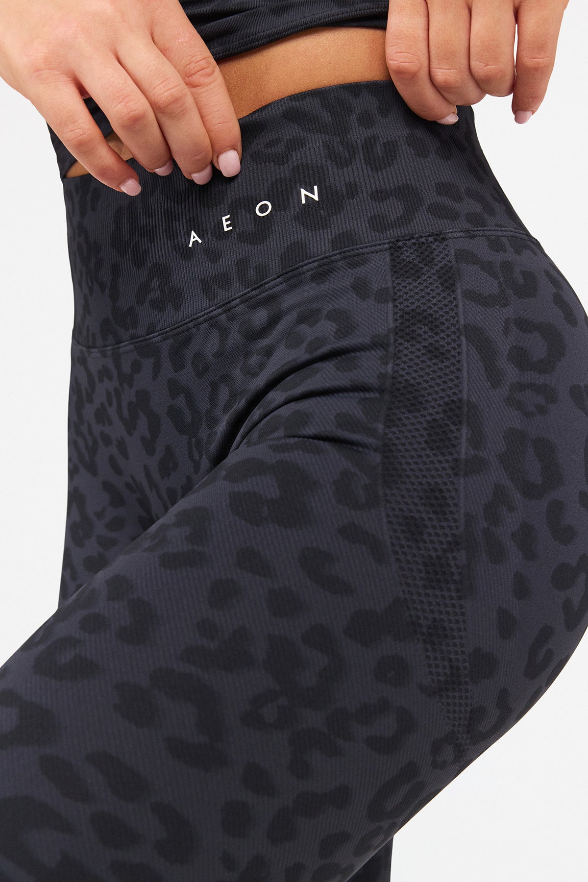 MOTION LEO MID WAIST SCRUNCH LEGGINGS V2