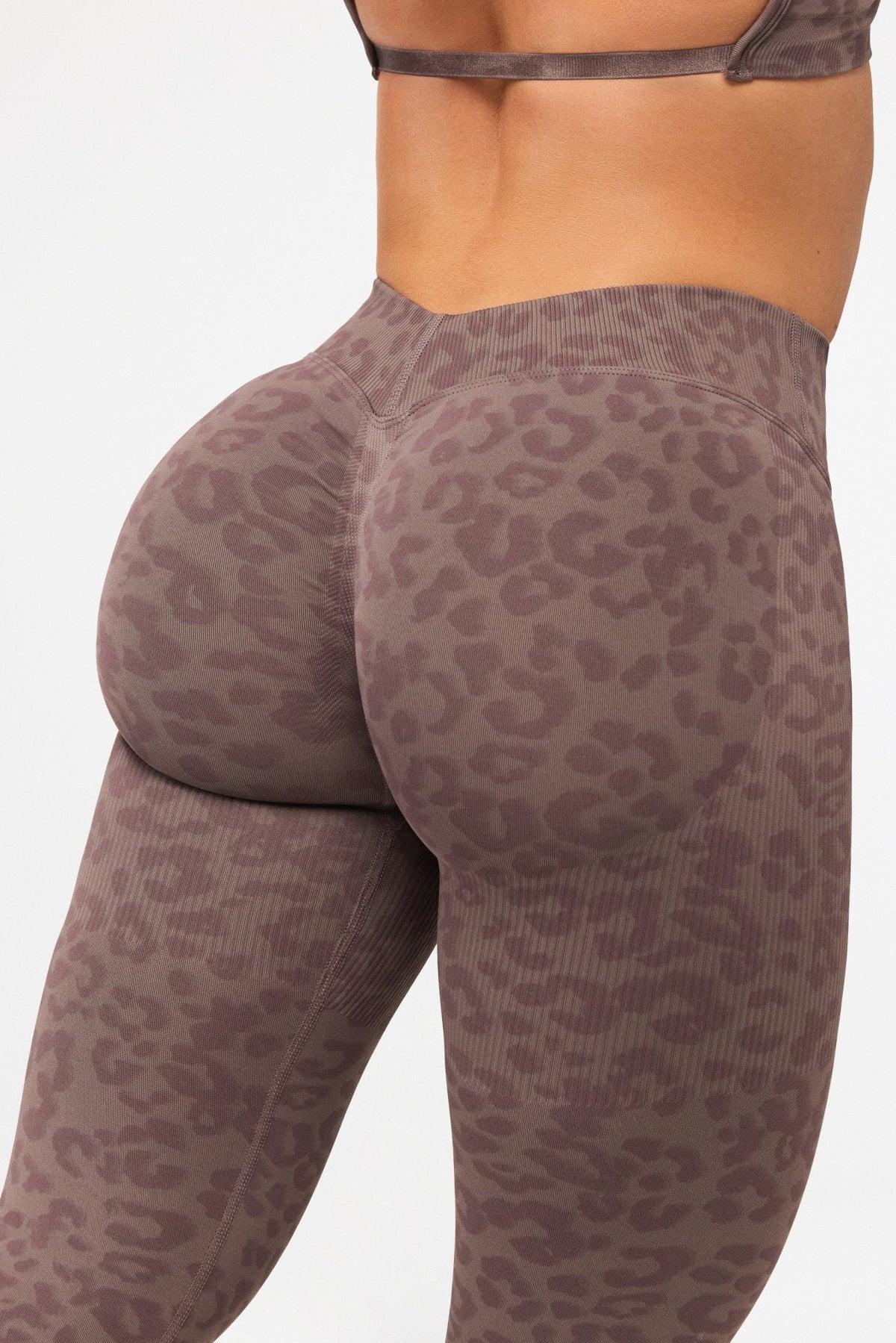 DEFINE LEO V-BACK SCRUNCH LEGGINGS - Aeon Athletics