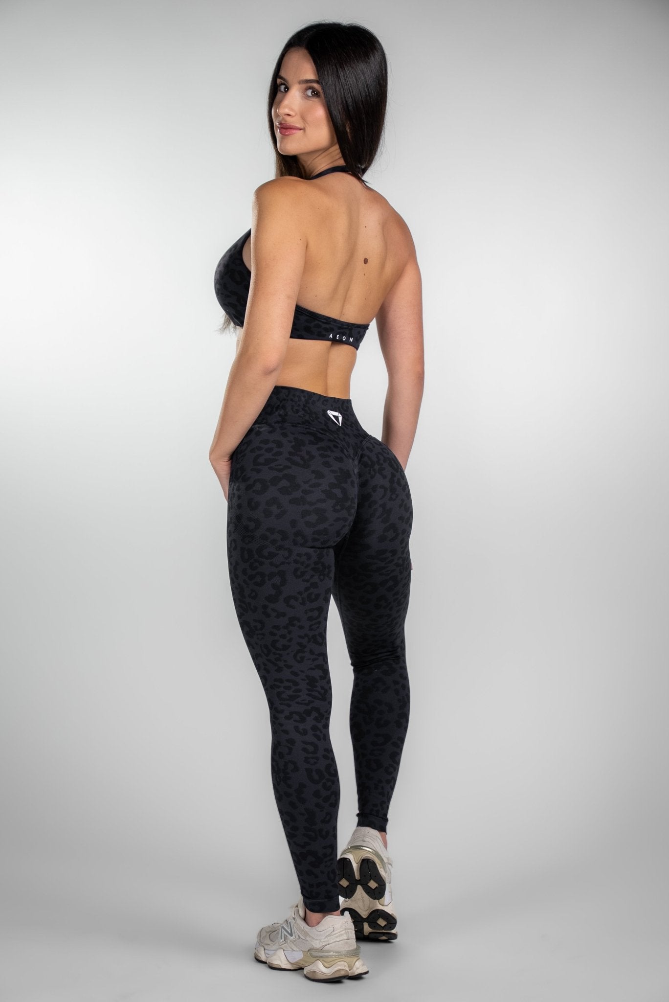 MOTION SEAMLESS LEO HALTER NECK BRA V2 - Aeon Athletics